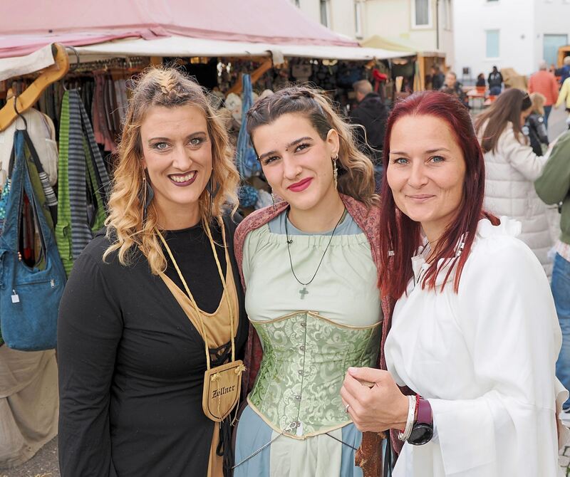 Mittelalterlich: Auch die Frisuren waren authentisch. Mittelalterlich: Auch die Frisuren waren authentisch.