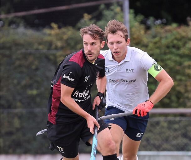 Treffsicherer HCL-Spielmacher: Raphael Schmidt (vorne) gegen Justus Seeger.