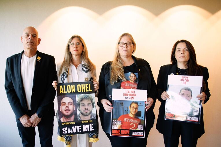 Merz trifft Angehörige von Hamas-Geiseln Merz trifft Angehörige von Hamas-Geiseln