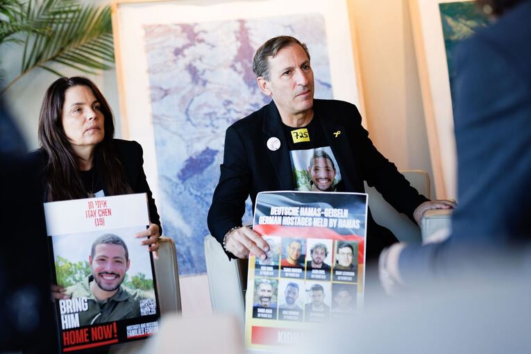 Merz trifft Angehörige der Hamas-Geiseln Merz trifft Angehörige der Hamas-Geiseln