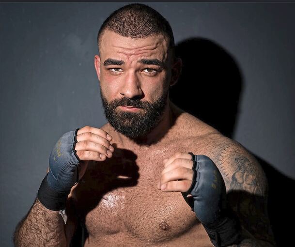 Marko „The Blue Bull“ Gligoric aus Kirchheim unter Teck trifft in der MHP-Arena auf Rodolfo Vieira.
