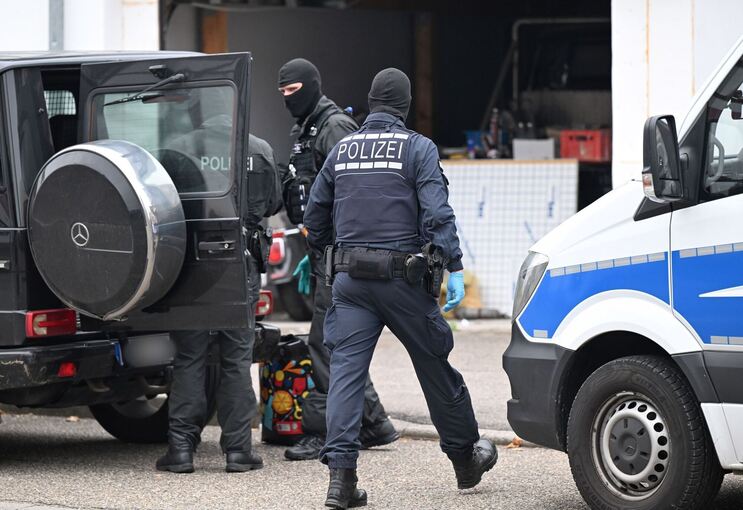 Polizei durchsucht mehrere Objekte in drei Bundesländern