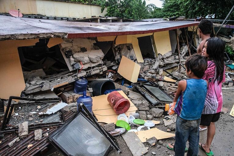 Starkes Erdbeben vor den Philippinen