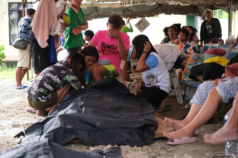 Starkes Erdbeben vor den Philippinen