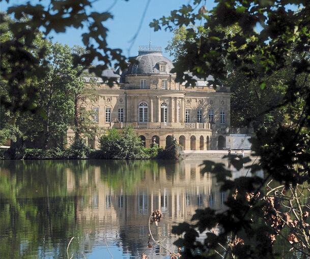 Das Gelände rund um das Seeschloss Monrepos ist auch im Herbst ein perfektes Ausflugsziel.