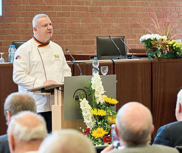Roland Ermer. Präsident des deutschen Zentralverbands des Bäckerhandwerks, sprach bei der Einheitsfeier der CDU.
