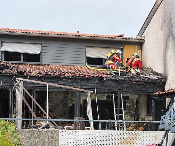 Das Haus im Veilchenweg ist völlig ausgebrannt.