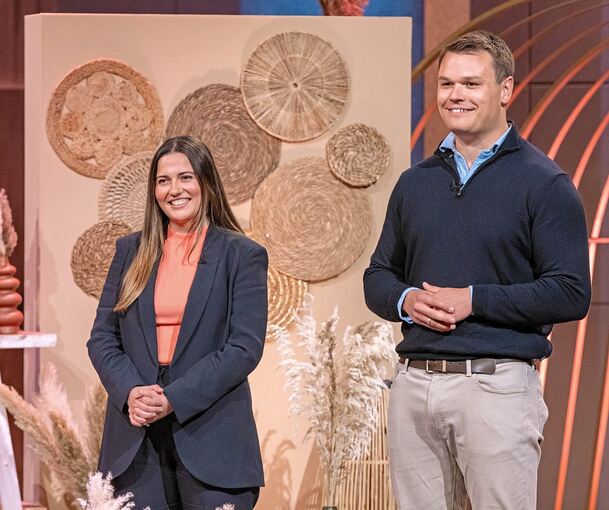 Ece und Niklas Spiegel bei ihrem Show-Auftritt in der „Höhle der Löwen“.