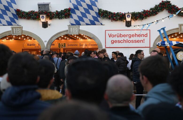 Münchner Oktoberfest überfüllt