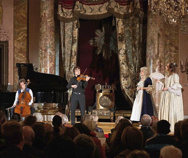 Jakov Pawlenko,der „Violinvirtuose aus Italien“, präsentiert H. W. Ernsts „Erlkönig“ als „Caprice für Violine allein“.