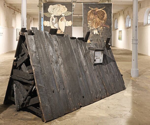 Die Installation „Post-Shelter“ des Künstler-Duos Finding the Wild (Felix Mohr und Jazmin Charalambous).