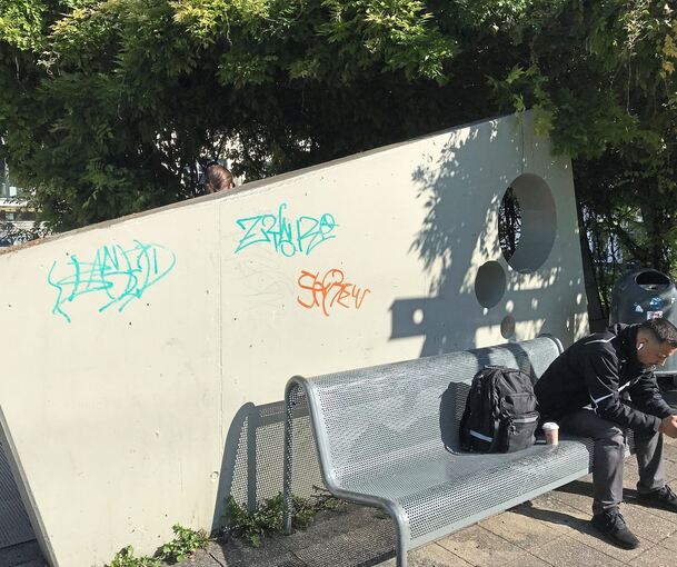 Die Betonmauern auf dem Solitudeplatz sollen zum Teil weggerissen werden.