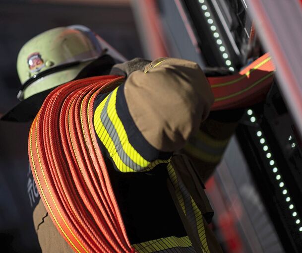 Die Feuerwehr kann den Brand schnell löschen.