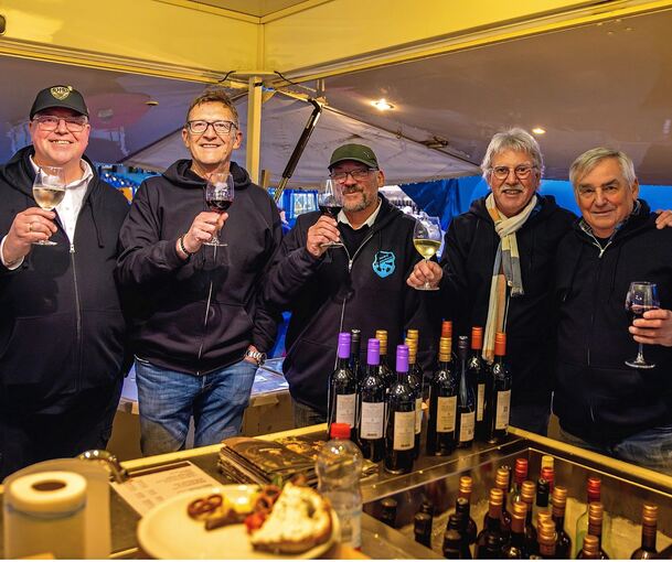 Gut gelaunte Vereinsfunktionäre: Matthias Rogel, Gerd Schwarz, Stefan Probst, Bernd Hammer und Kurt Hafner (von links).