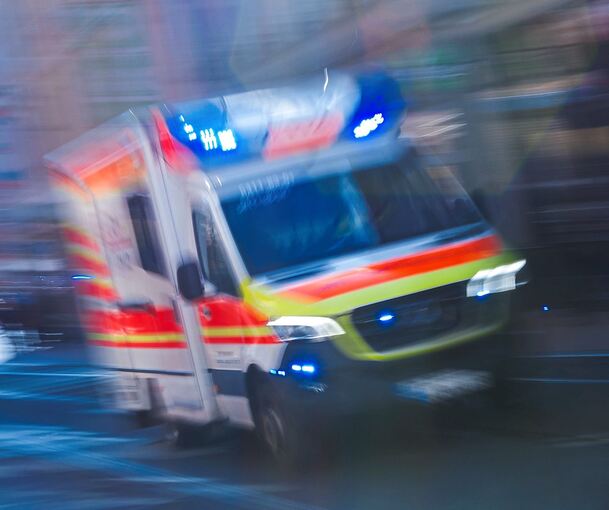 Der Junge kam leicht verletzt ins Krankenhaus.