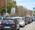 „Willkommen in Ludwigsburg“, willkommen im Stau: Freitags vor dem Parkplatz Bärenwiese hält die große „0“ die Autofahrer nicht davon ab, in die Friedrich-Ebert-Straße einzufahren.