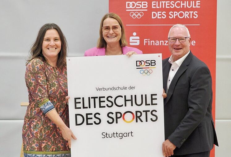 Nur 43 Schulen in Deutschland tragen den Titel „Eliteschule des Sports“. Schulleiter Mathias Hilbert kann dieses Schild nun an seine Schule heften.