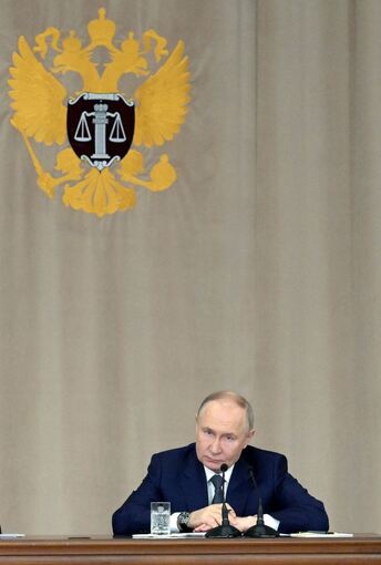 Putin im Obersten Gericht in Russland