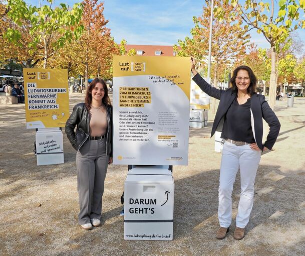 Organisatorin Luccia Koehnlein und Bürgermeisterin Andrea freuen sich auf die neue Ausstellung auf dem Arsenalplatz.