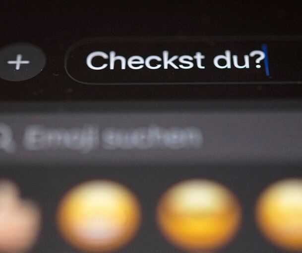 In einem Chat steht "Checkst du?".