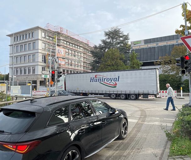 Derzeit gibt es für die Verkehrsteilnehmer nur eine Verbindung zwischen B27 und dem Aurain, über die Wilhelmstraße.