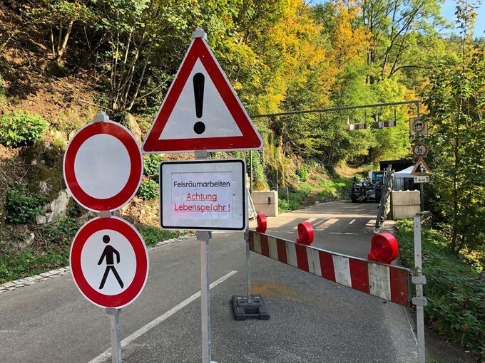 Gesperrte Albtalstraße im Schwarzwald