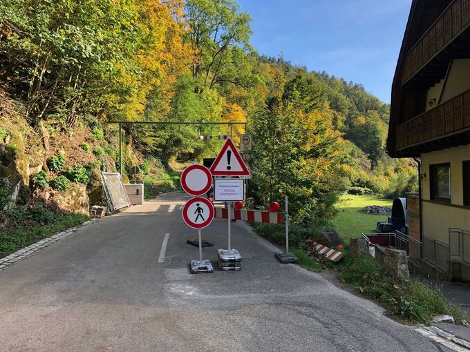 Gesperrte Albtalstraße im Schwarzwald