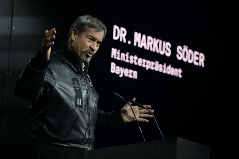 Söder bei der Vorstellung KI-Luftkampfsystem „Centaur“