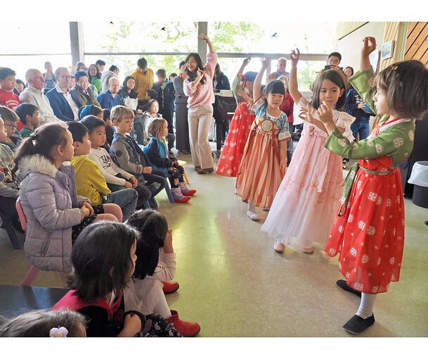 Die Sprachschule vermittelt auch Einblicke in chinesische Traditionen und Bräuche. Davon konnten sich die Besucher des Festes am Marbacher Gymnasium ein Bild machen.