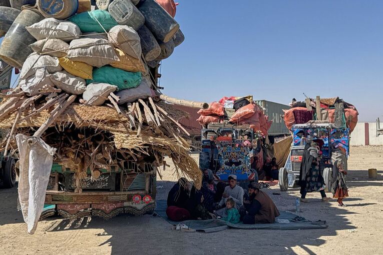 Afghanische Flüchtlinge an der pakistanischen Grenze