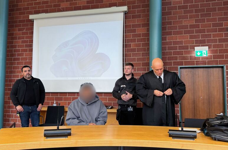 Mann wegen Mordes vor Gericht Mann wegen Mordes vor Gericht