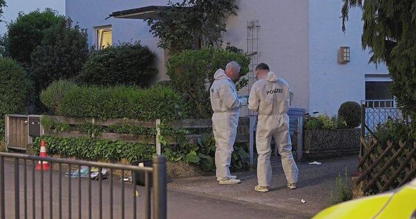 Spurensicherung nach der Tat in Tamm, bei der ein Mann am 12. Mai 2025 schwer verletzt wurde.