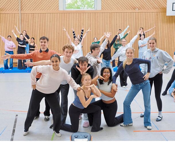 Feinschliff in den letzten Proben: Am Freitag ist Premiere von „Hairspray“. 70 Schülerinnen und Schüler wirken mit.