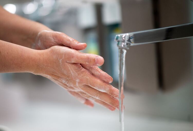 Sorgfältiges Händewaschen schützt vor Infektionen Sorgfältiges Händewaschen schützt vor Infektionen