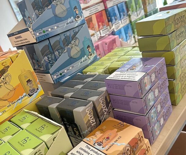 Ohne abgeführte Steuern gleich viel lukrativer: Tabakprodukte in einem Laden.