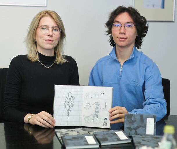 Stellen Skizzenbücher für Kreative und Studierende her: Christiane Sommer und Dmitry Cheng sehen eine Marktlücke und bringen die Vielschichtigkeit aus der Digitalwelt ins Analoge.