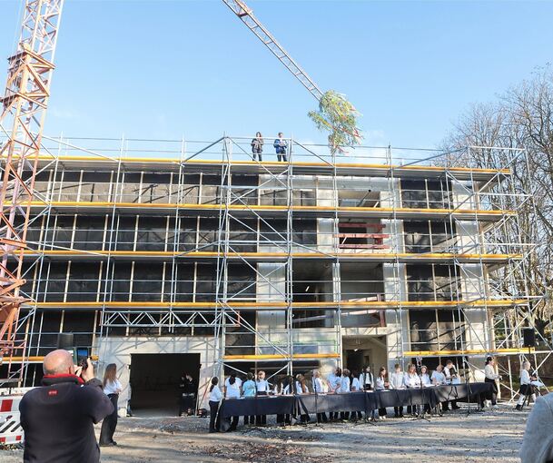 Zum neuen Schuljahr 2026 soll die Oststadthalle fertig sein.