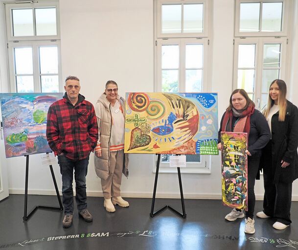 Buntes Kaleidoskop: Die Initiatorin des Projekts, Ute Blank (2.v.l.) mit den Künstlern Dirk Stolz, Ramona Doreen und Juthamanee Meier (v.l.)