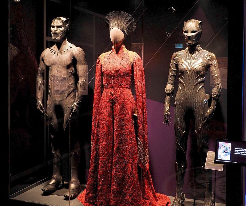 Ein Einblick nach Wakanda: Besucher können einen Blick auf die detailreichen Kostüme werfen. Ein Einblick nach Wakanda: Besucher können einen Blick auf die detailreichen Kostüme werfen.