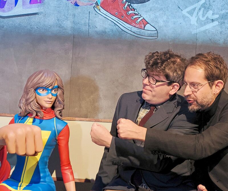 Fauststoß mit Tobias Kunz‘ Lieblingsfigur Ms. Marvel. Fauststoß mit Tobias Kunz‘ Lieblingsfigur Ms. Marvel.