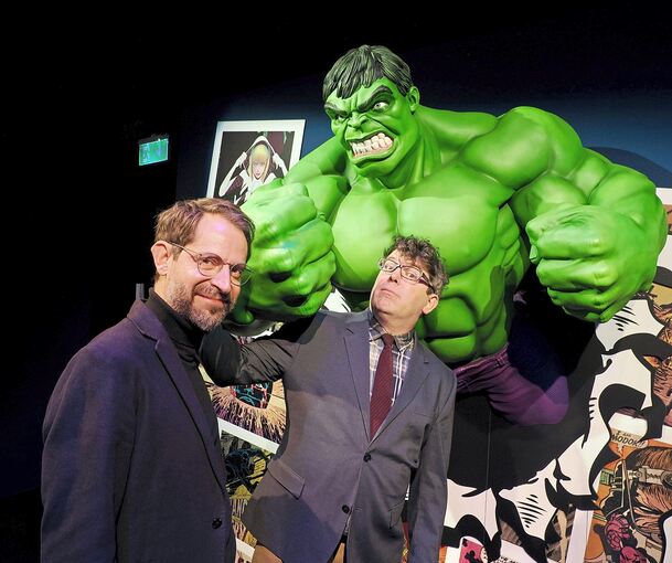 Chefdesigner Tobias Kunz und Kurator Patrick Reed (v. l.) arbeiten schon zehn Jahre an ihrer Marvel-Ausstellung.