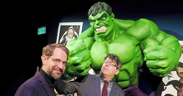Chefdesigner Tobias Kunz und Kurator Patrick Reed (v. l.) arbeiten schon zehn Jahre an ihrer Marvel-Ausstellung.