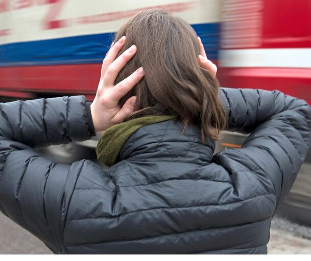 Gemeinde und Verwaltung wollen weniger Verkehrslärm im Ort und fordern unter anderem Tempo 80 auf einem Abschnitt der B10.