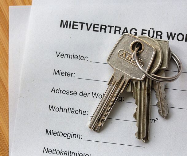 Bis man endlich den unterschriebenen Mietvertrag in den Händen hält, geht oft einiges an Zeit ins Land.