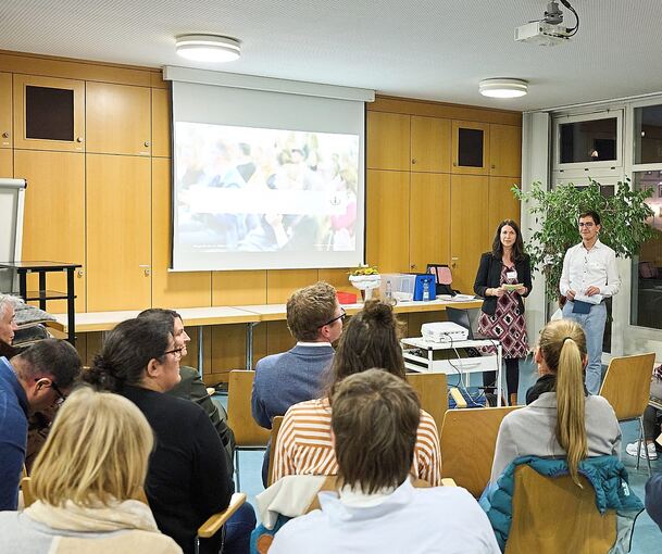 Quartiersmanagerin Verena Ungar und Daniel Christen haben die Teilnehmer auch am Mittwoch wieder begrüßt. Das Bild entstand bei einem Treffen im vergangenen Jahr.