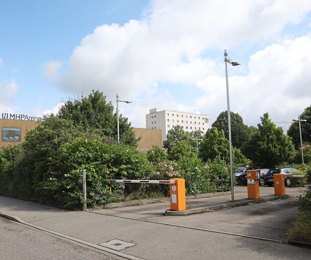 Der Parkplatz gegenüber der MHP Arena hat eine Fläche von rund