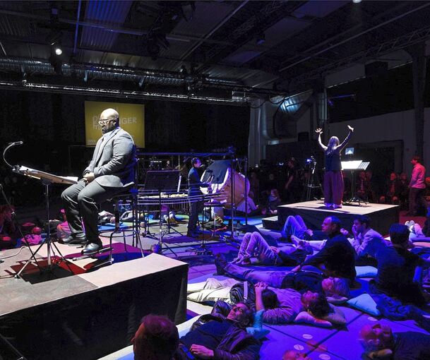 Wohlig, aber substanzarm: Hanna Eimermachers Klanginstallation „Aura“ im Bartók-Saal.