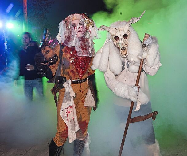 Im Oktober finden im Erlebnispark Tripsdrill wieder die Schaurigen Altweibernächte statt.