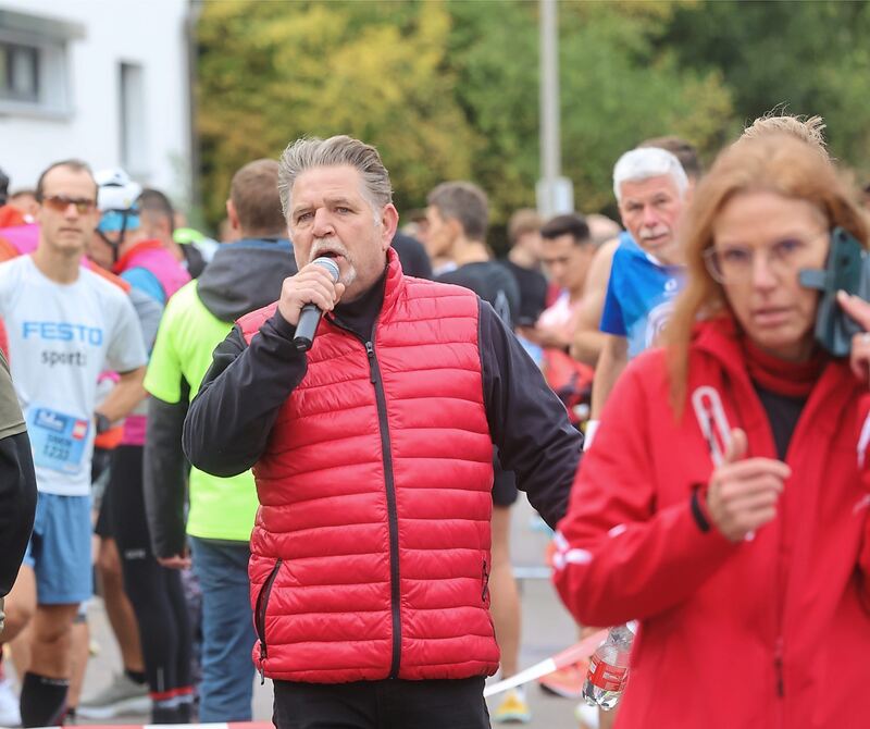 Auch hier gibt es Infos per Mikrofon. Auch hier gibt es Infos per Mikrofon.