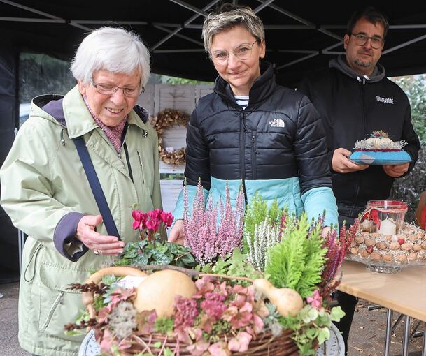 Herbstliche Floristik kommt bei den Besuchern an.
